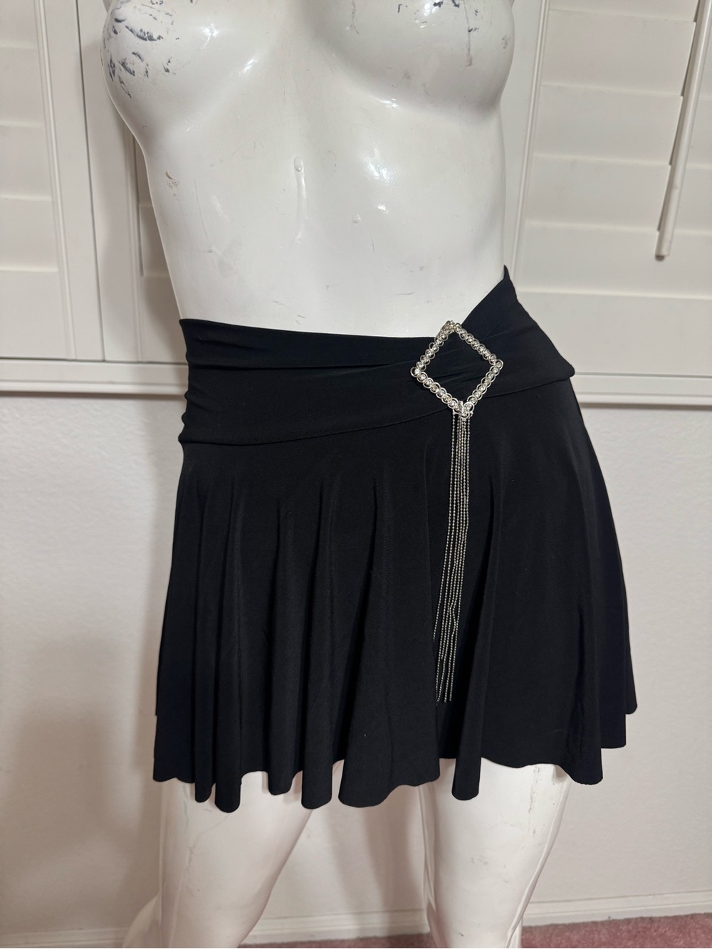 Med black short mini skirt y2k emo gothic rhinestone skater punk gothic outfit